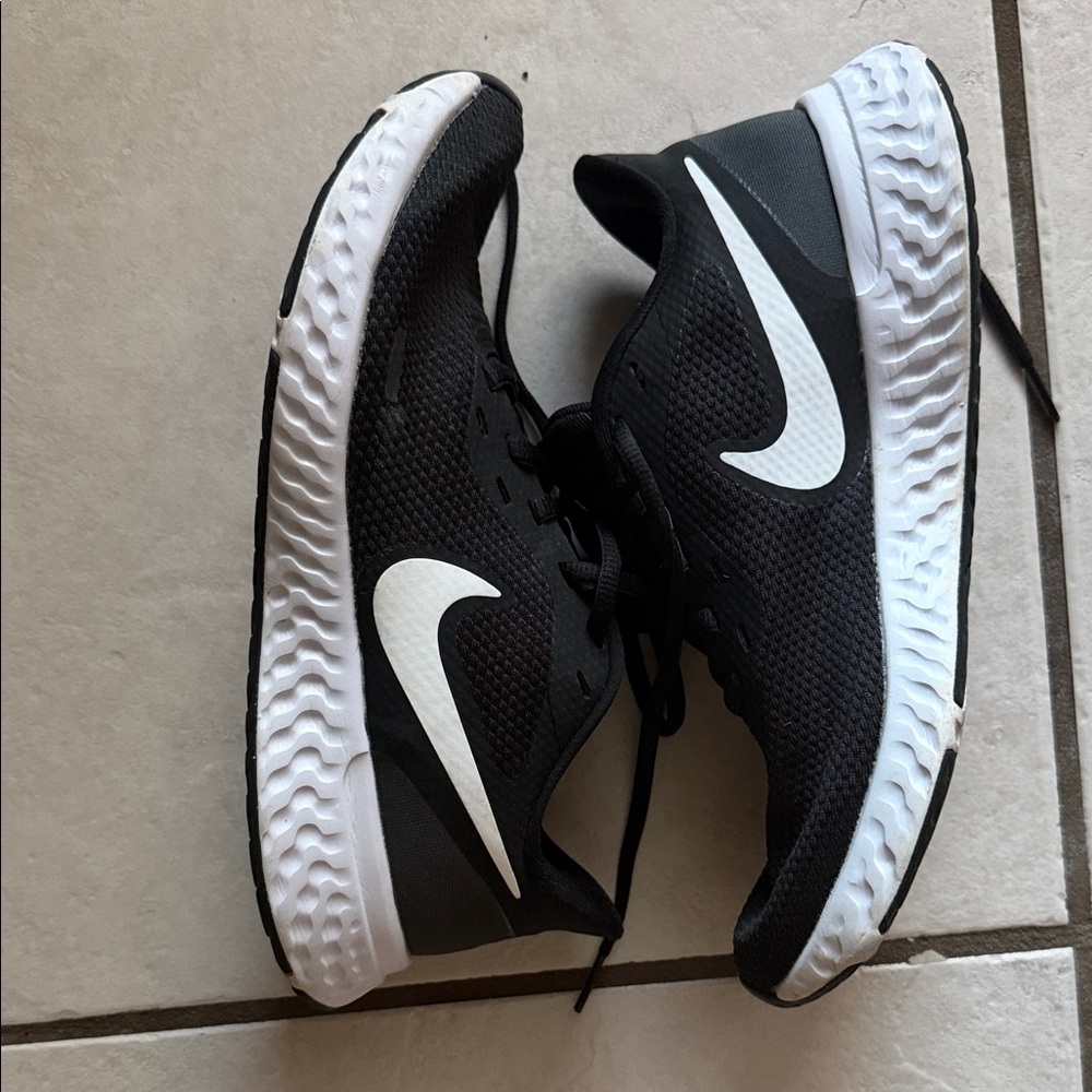 Nike Evolution Black and White Athletic Sneakers